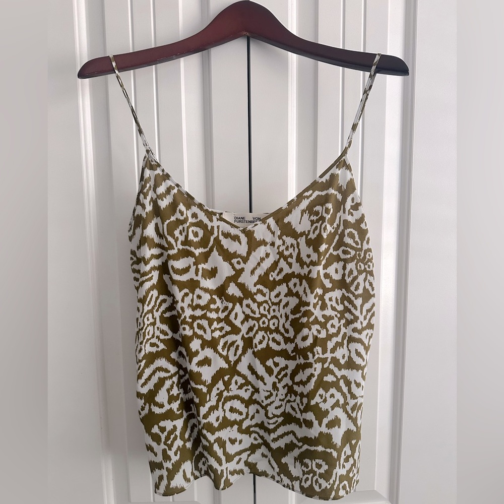 Diane von Furstenberg 100% silk sleeveless brown top
